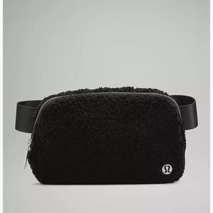 NWT Lululemon Sherpa Bag